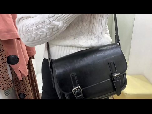 ❤️ Masturbasyon piblik nan jenn femèl FeralBerry ak yon gode nan sal la Fitting ❤️❌ Pornografi difisil nan pònografi ht.villagesexvideos.ru